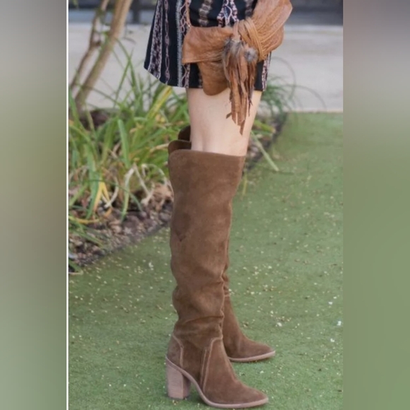 Vince Camuto Melaya Over the Knee - Picture 6 of 6